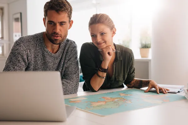 couple-looking-at-computer